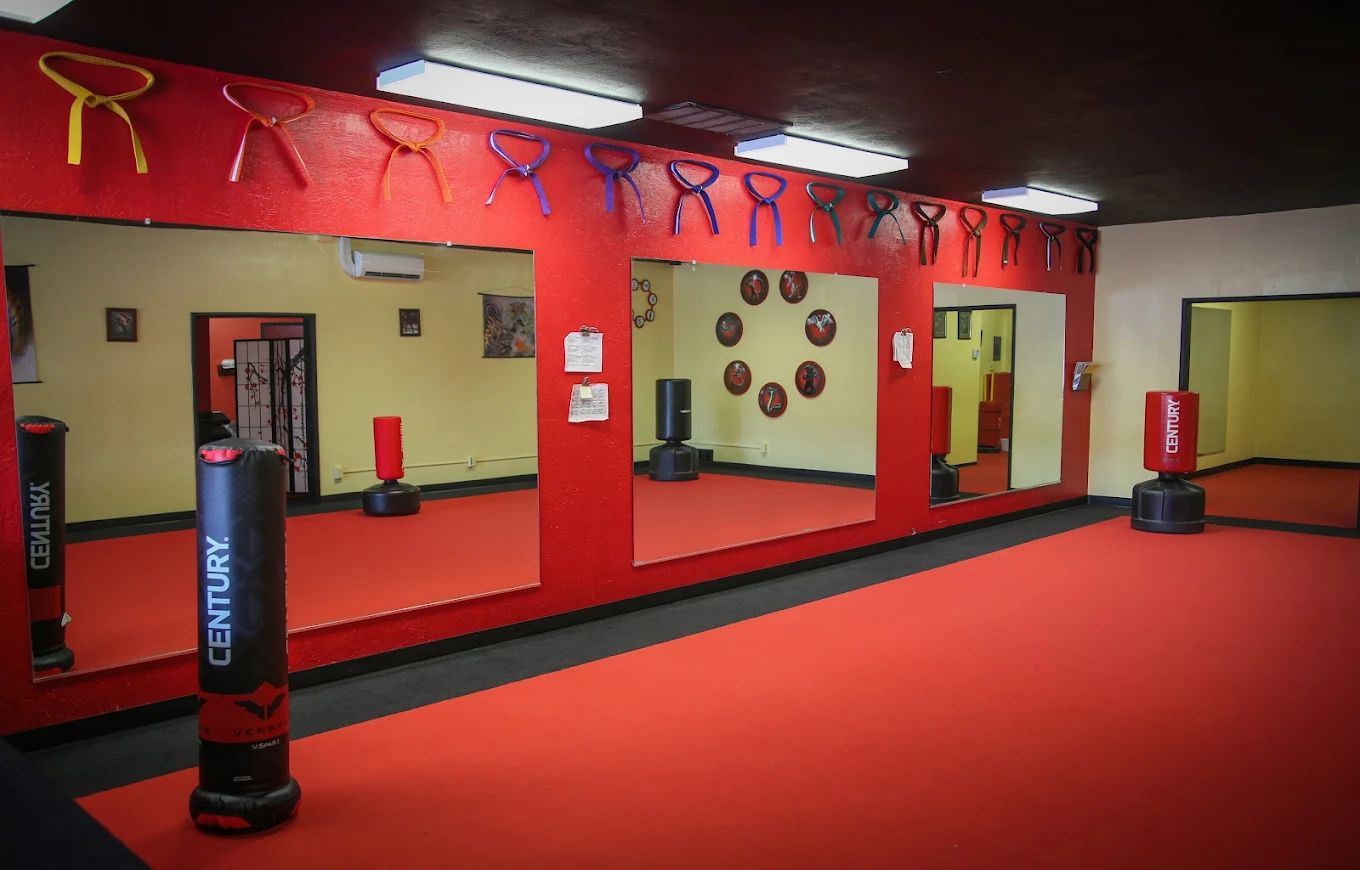 main floor belt display